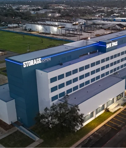 Image of large self-storage building